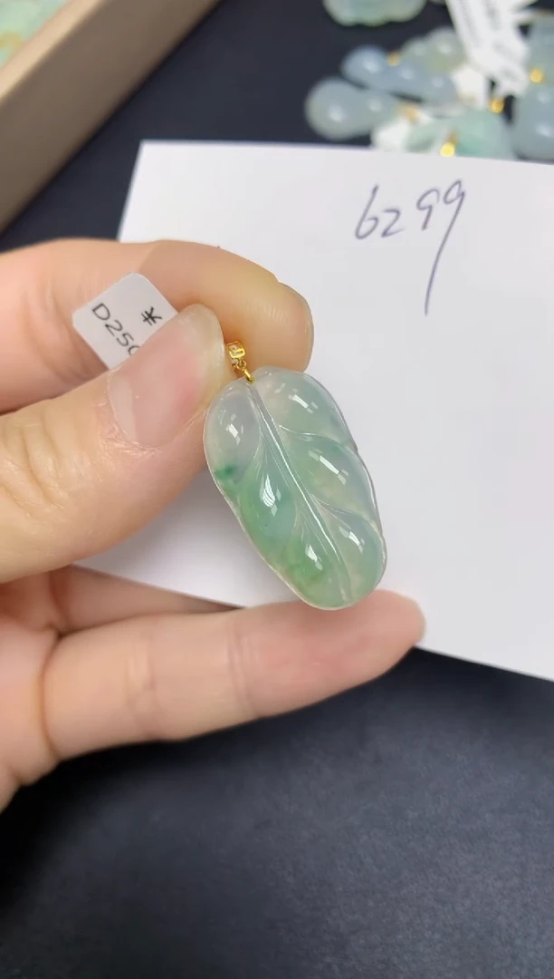 【闪购商品】翡翠挂件18K金镶嵌 天然翡翠A货