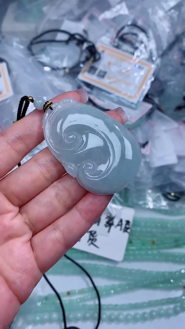 翡翠未镶嵌颈饰吊坠