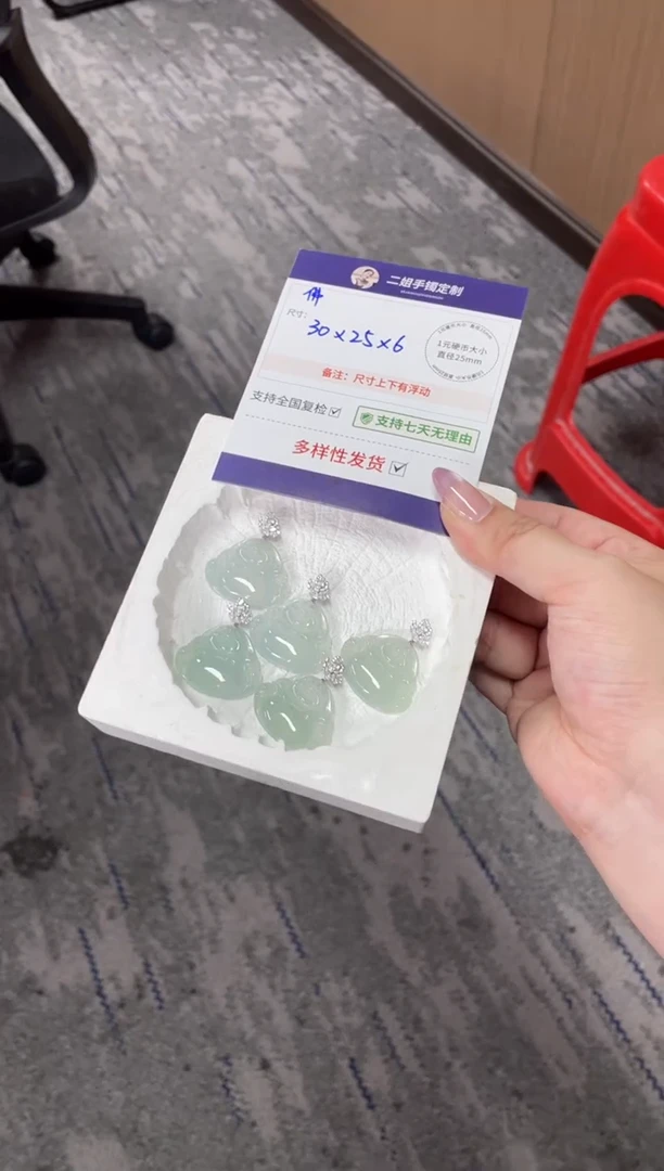 18K金镶嵌挂件翡翠金扣白冰佛公配绳FL28/多样性发其一CP