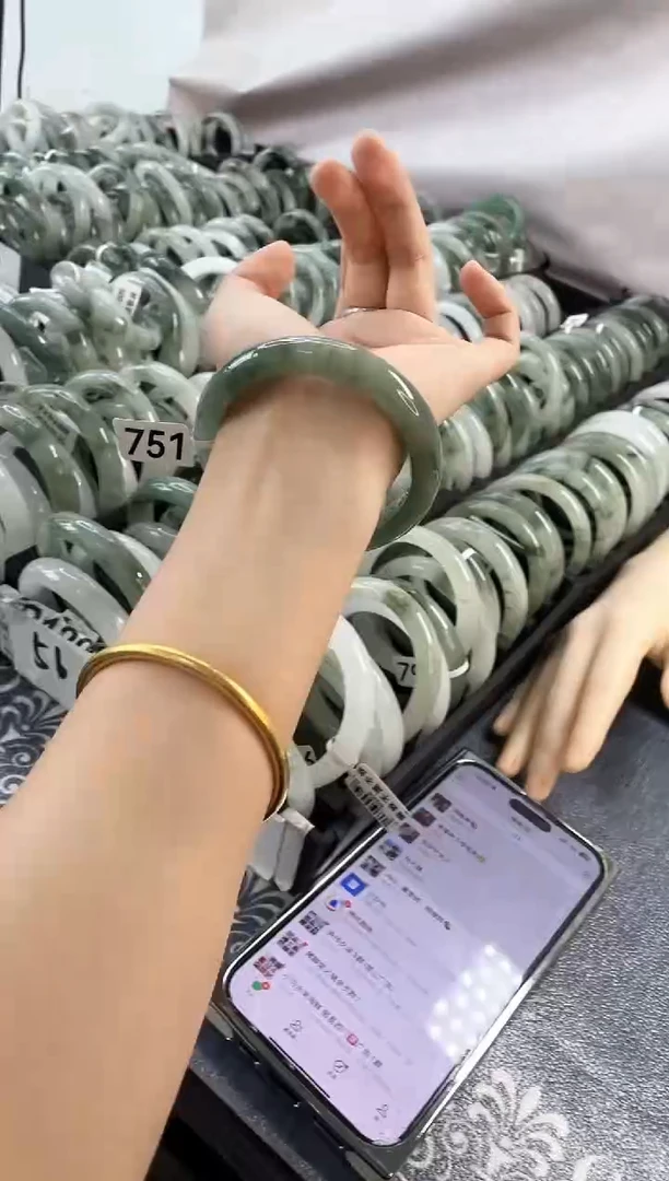 未镶嵌手镯石英质玉751