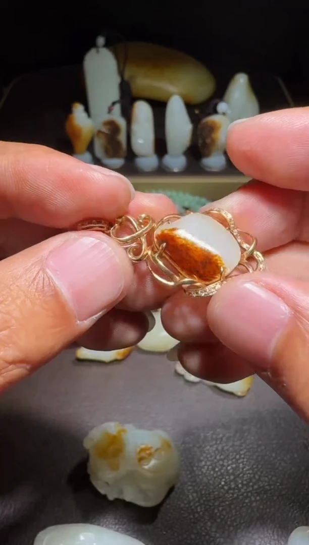 18K金镶嵌和田玉挂件和田玉