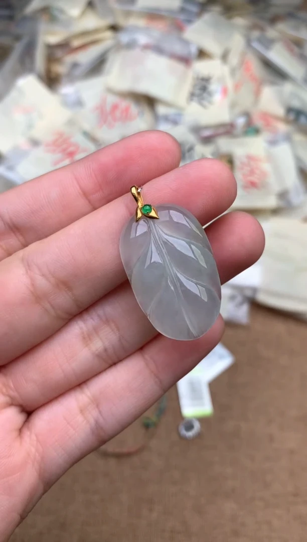 18K金镶嵌挂件翡翠一