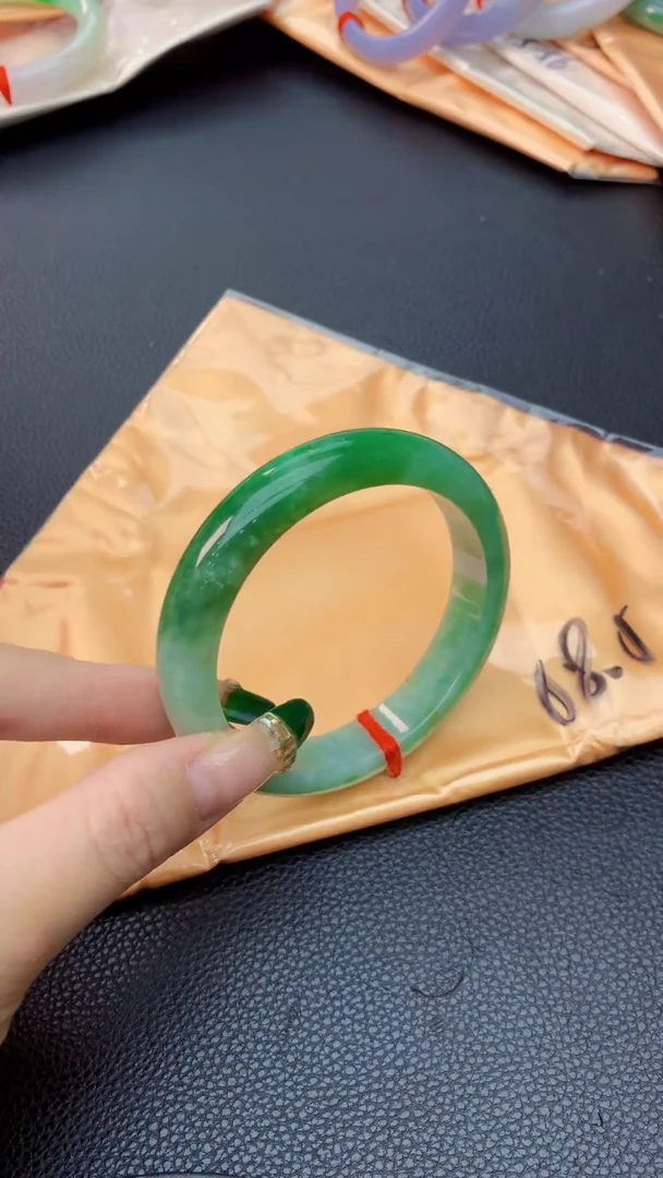翡翠手镯未镶嵌0802091200