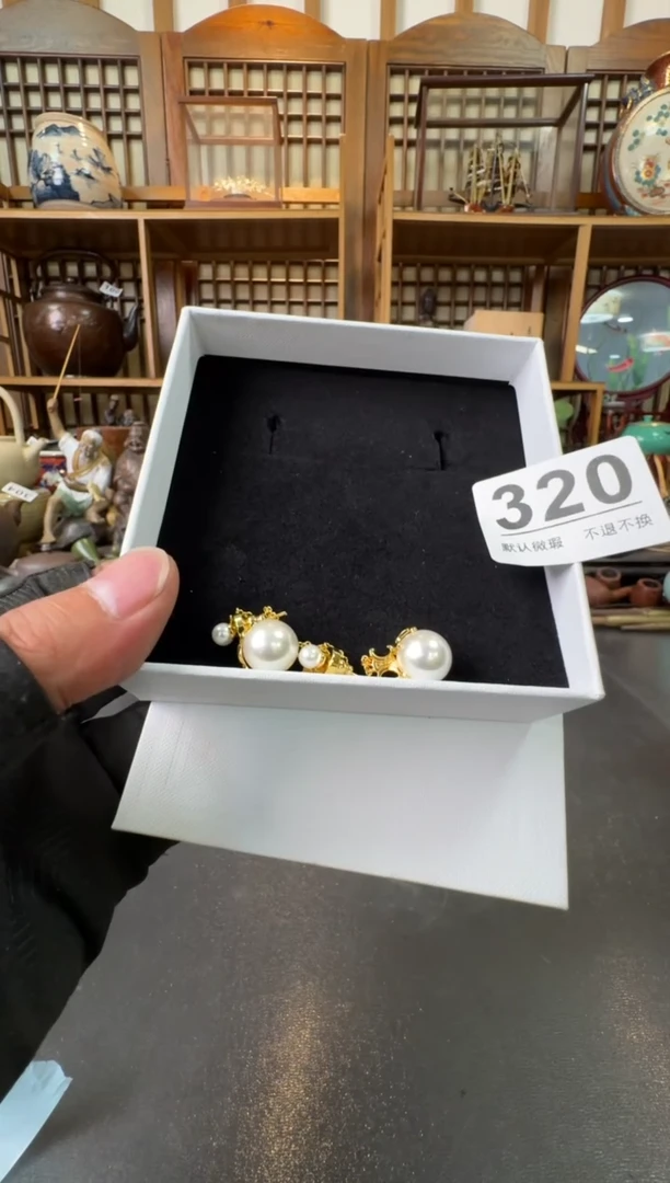 摆件喜****雅  注意：回流商品，默认有瑕，不退不换。