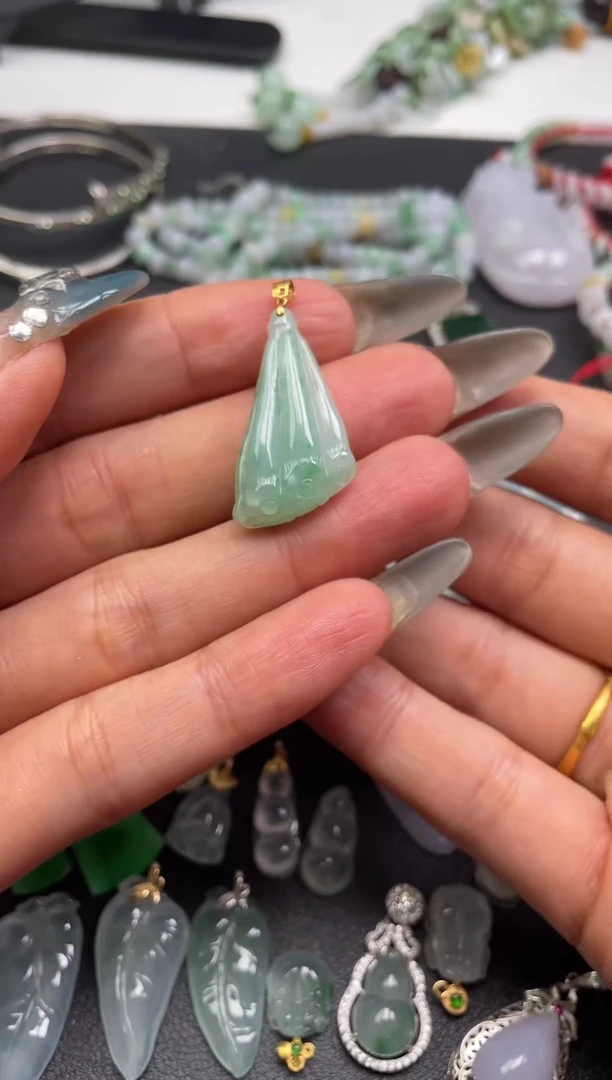 翡翠未镶嵌颈饰翡翠挂件