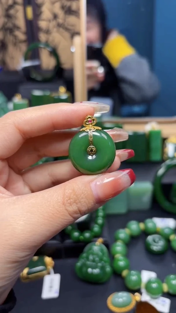 【闪购商品】和田玉（碧玉）吊坠(赠链)18K金镶嵌1