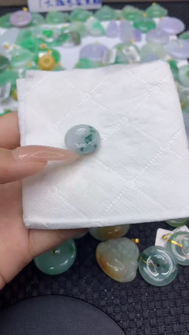 翡翠未镶嵌颈饰天然缅甸A货翡翠