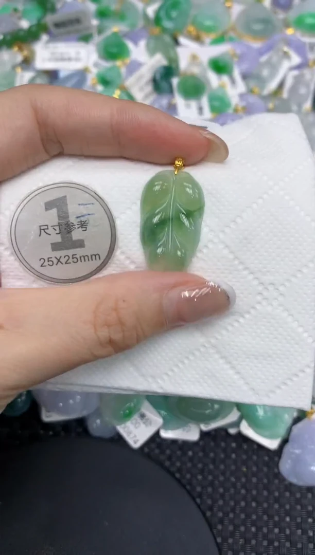 颈饰18K金镶嵌翡翠111111