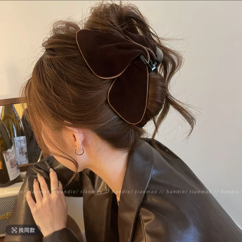 三角抓夹女高级感2025新款气质丝绒后脑勺盘发鲨鱼夹大号发夹发饰