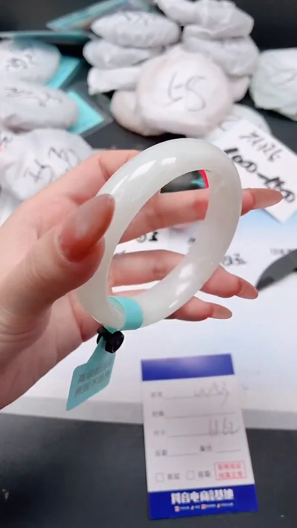 未镶嵌手镯和田玉28W53-61