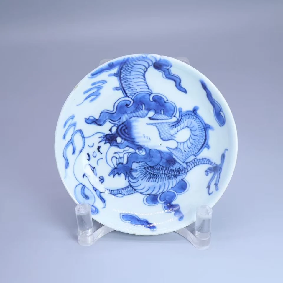 42: 清乾隆青花过墙龙纹盘