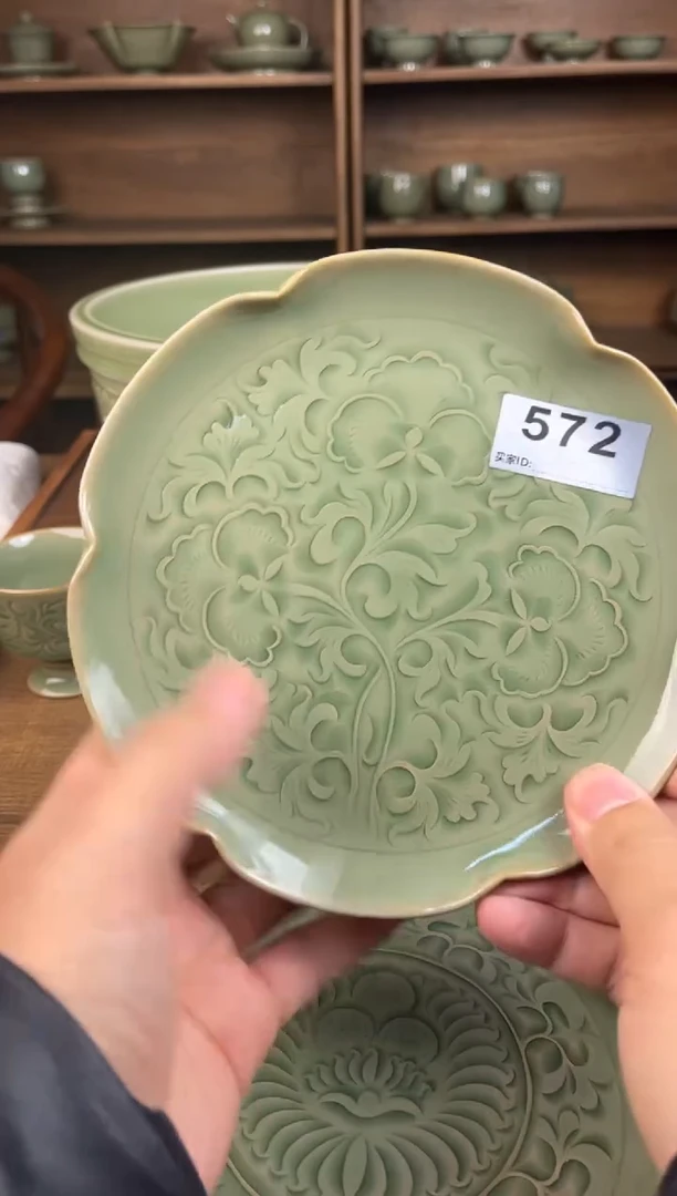 【闪购商品】瓷手工刻花572号花口盘