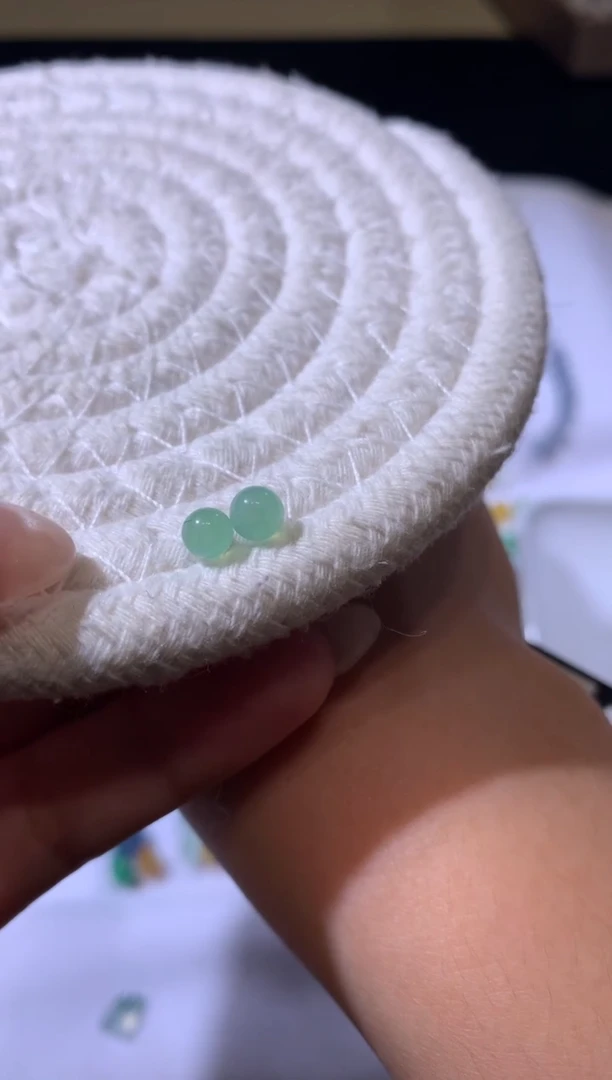 定制翡翠未镶嵌小*噶4.5 4.9珠子两个280+28