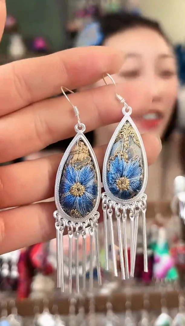 彩云南阁非遗老绣苗银饰品263