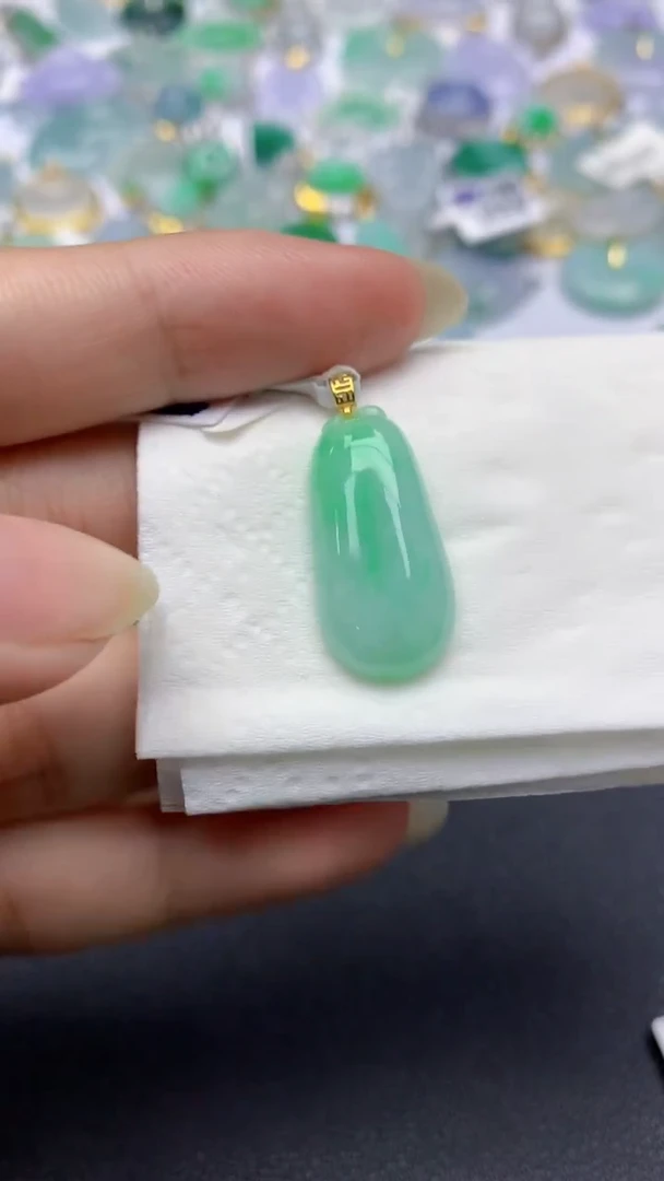 颈饰18K金镶嵌翡翠天然缅甸a货翡翠百元以上9元证书费自理