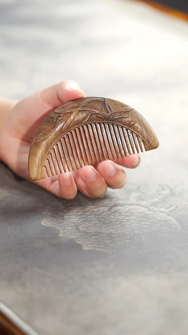 金丝楠老料原木款半月兰花梳