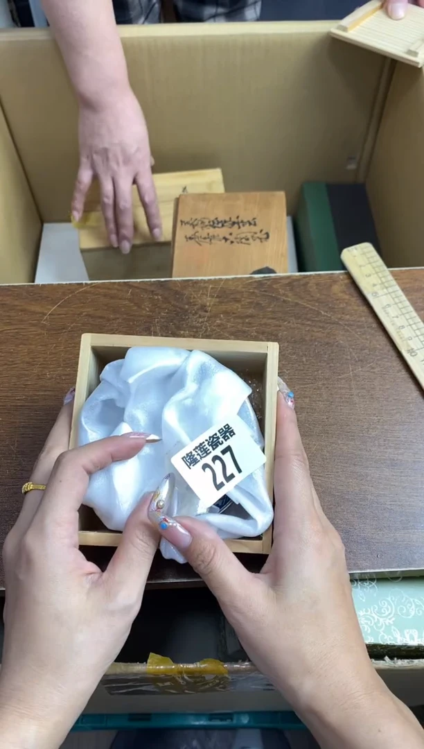 【闪购商品】瓷片隆莲瓷器欢迎大家