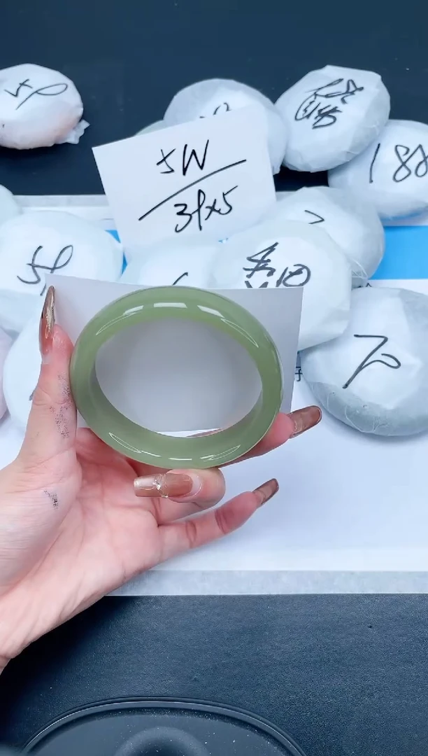 【闪购商品】石英质玉手镯未镶嵌384-62