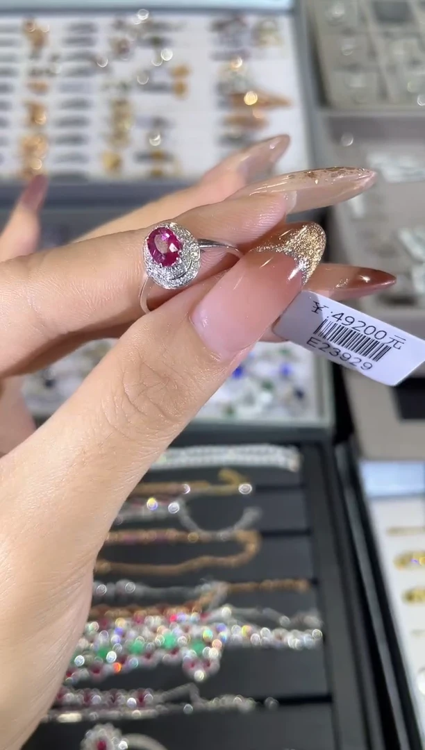 18K金镶嵌戒指红宝石戒指