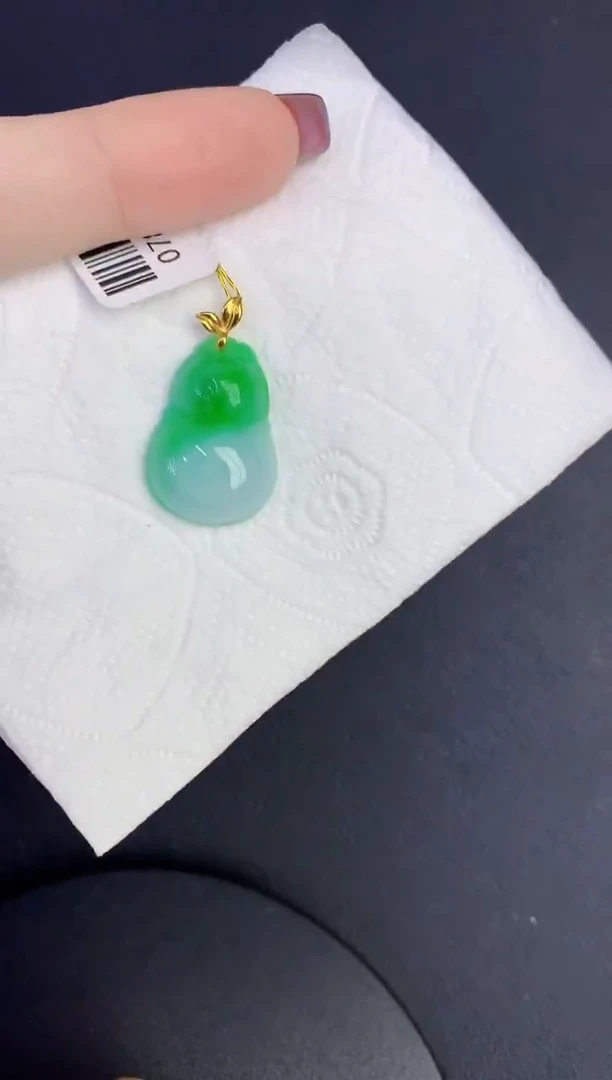 颈饰18K金镶嵌翡翠缅甸天然翡翠A货