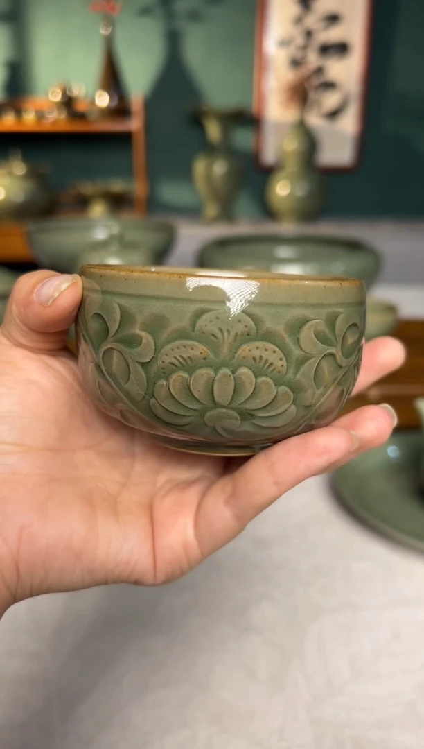 瓷片纯手工缠枝菊纹卧足主人杯92号