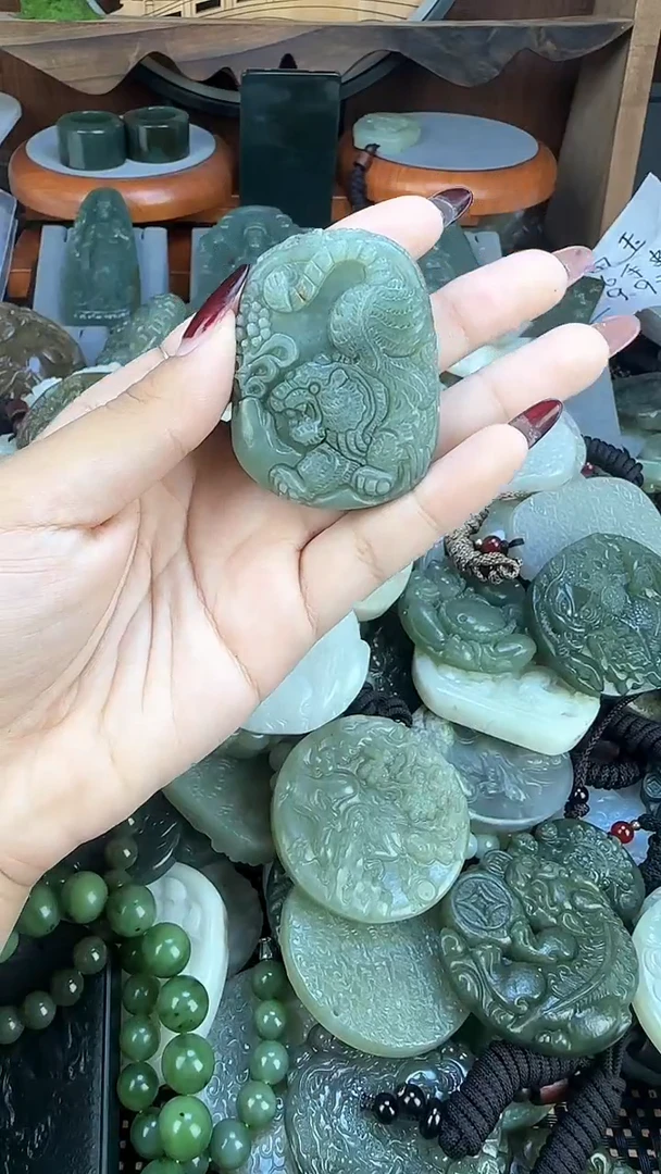 颈饰未镶嵌和田玉1