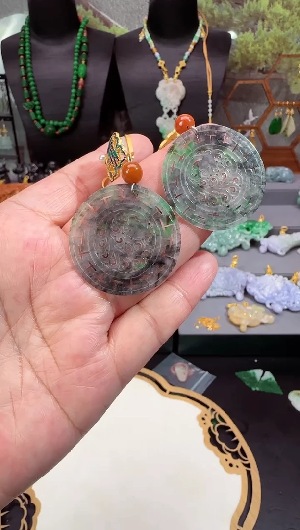 【闪购商品】翡翠颈饰未镶嵌牌子