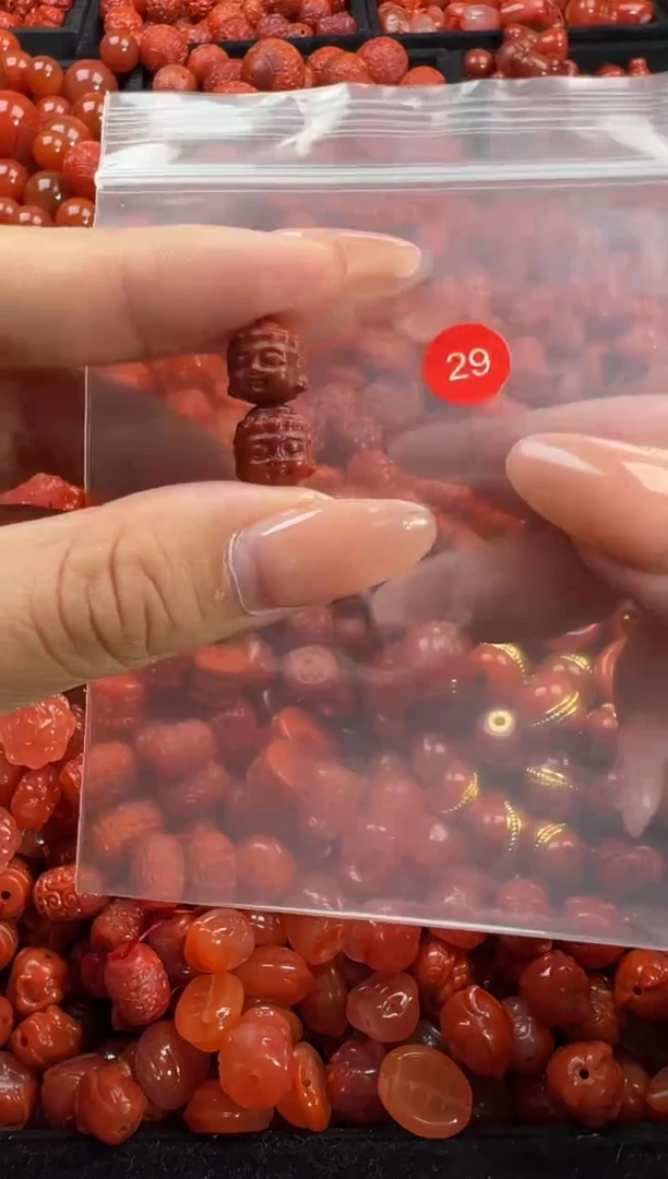 南红玛瑙未镶嵌颈饰1