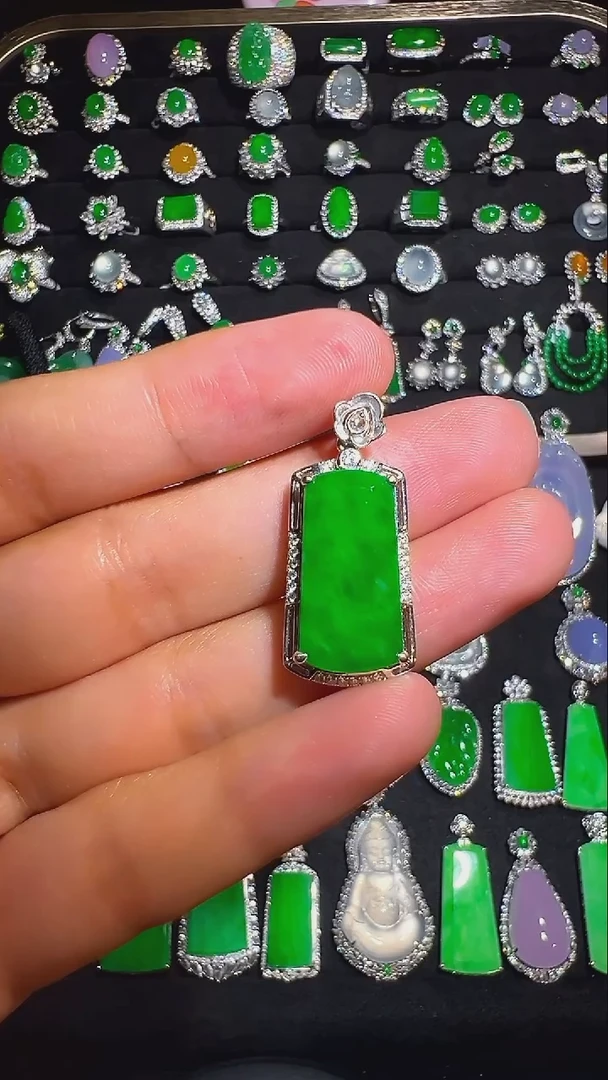 吊坠(不含链)18K金镶嵌翡翠吊坠