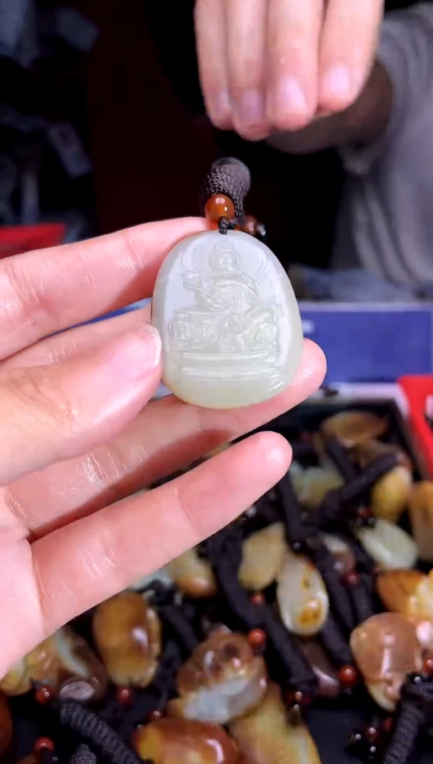 和田玉未镶嵌颈饰1