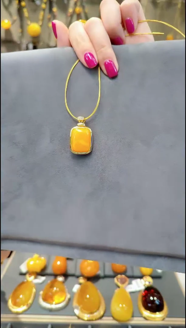 【闪购商品】蜜蜡颈饰银S925镀金镶嵌B115蜜蜡吊坠赠项圈