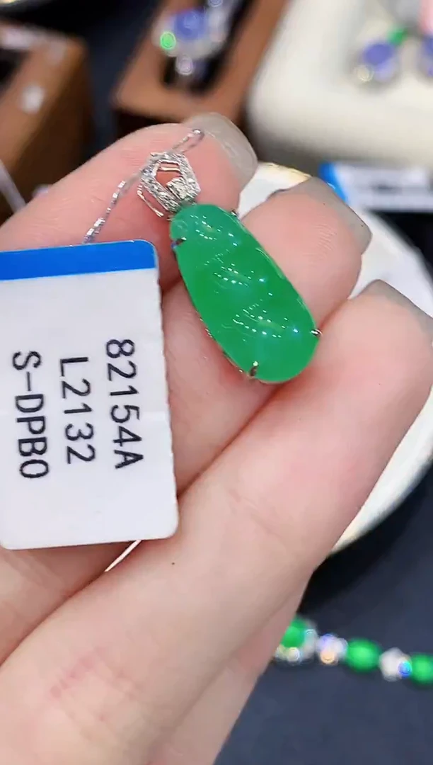 吊坠(不含链)18K金镶嵌翡翠L2132多样性发其一