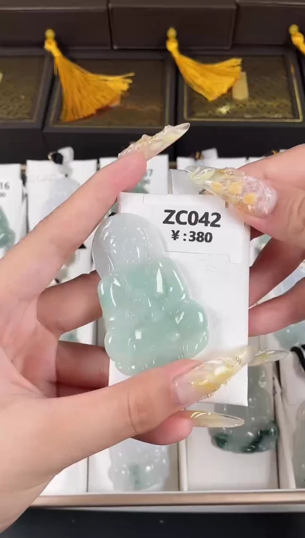 颈饰未镶嵌翡翠ZC042冰绿观音+孤品+送同款绳子