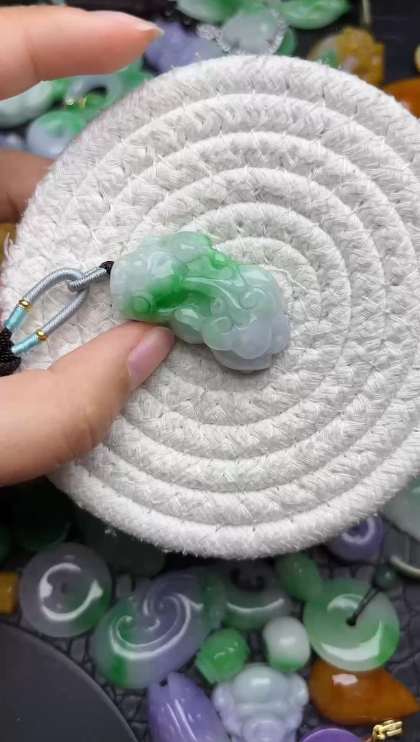 颈饰未镶嵌翡翠缅甸翡翠吊坠