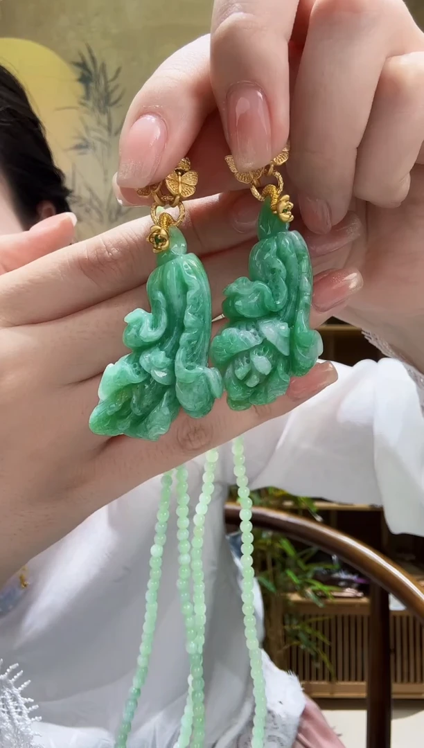颈饰未镶嵌翡翠多样发其一个