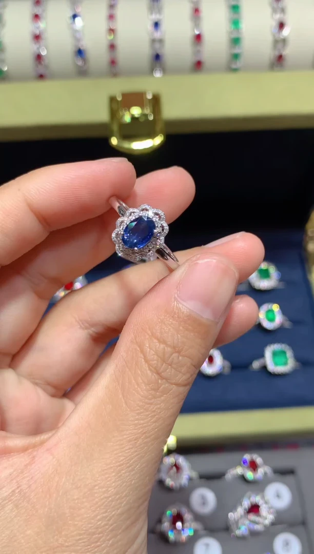 【闪购商品】蓝宝石戒指18K金镶嵌1.01CT