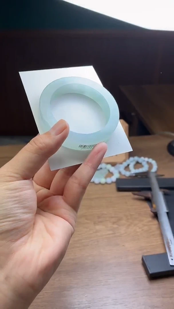 未镶嵌手镯定制翡翠芥***辣定制