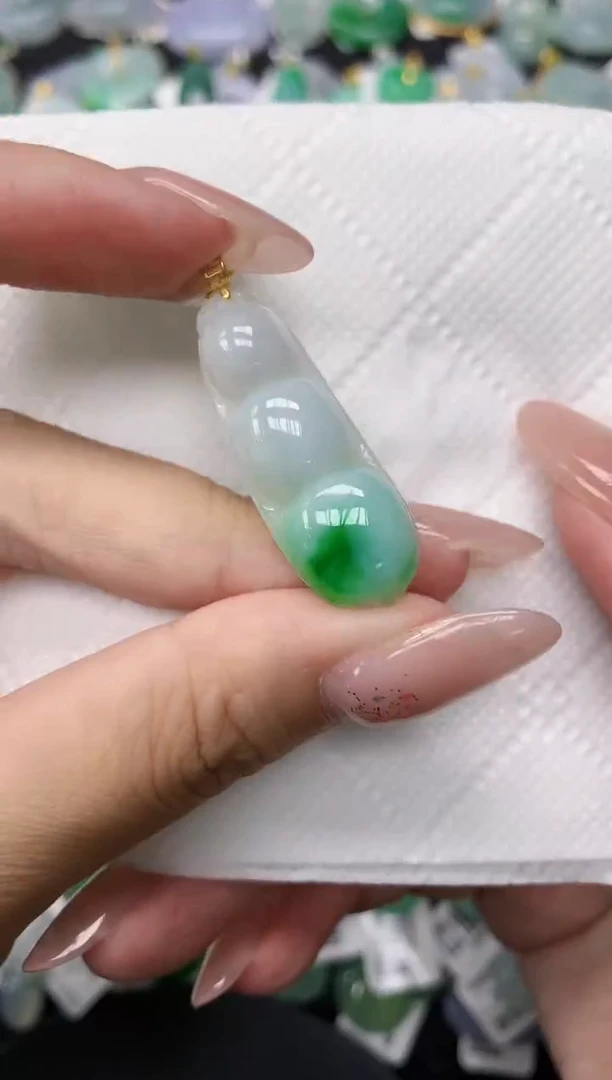 颈饰18K金镶嵌翡翠1111111111