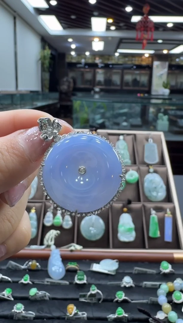 颈饰18K金镶嵌翡翠J****g平安扣