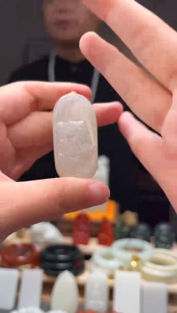 颈饰未镶嵌和田玉吊坠