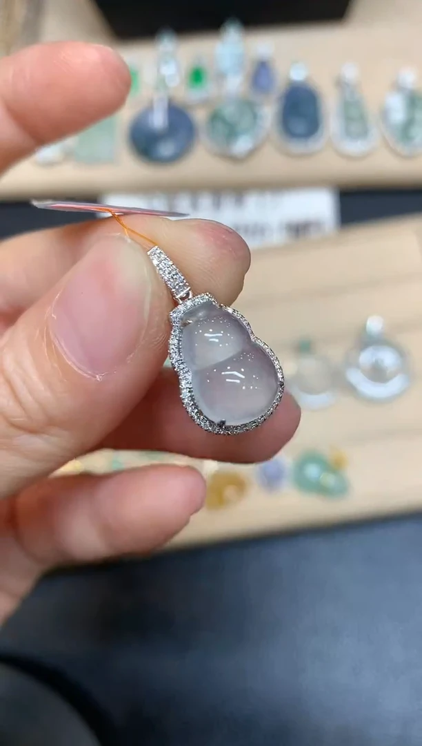 翡翠18K金镶嵌颈饰葫芦【无服务费