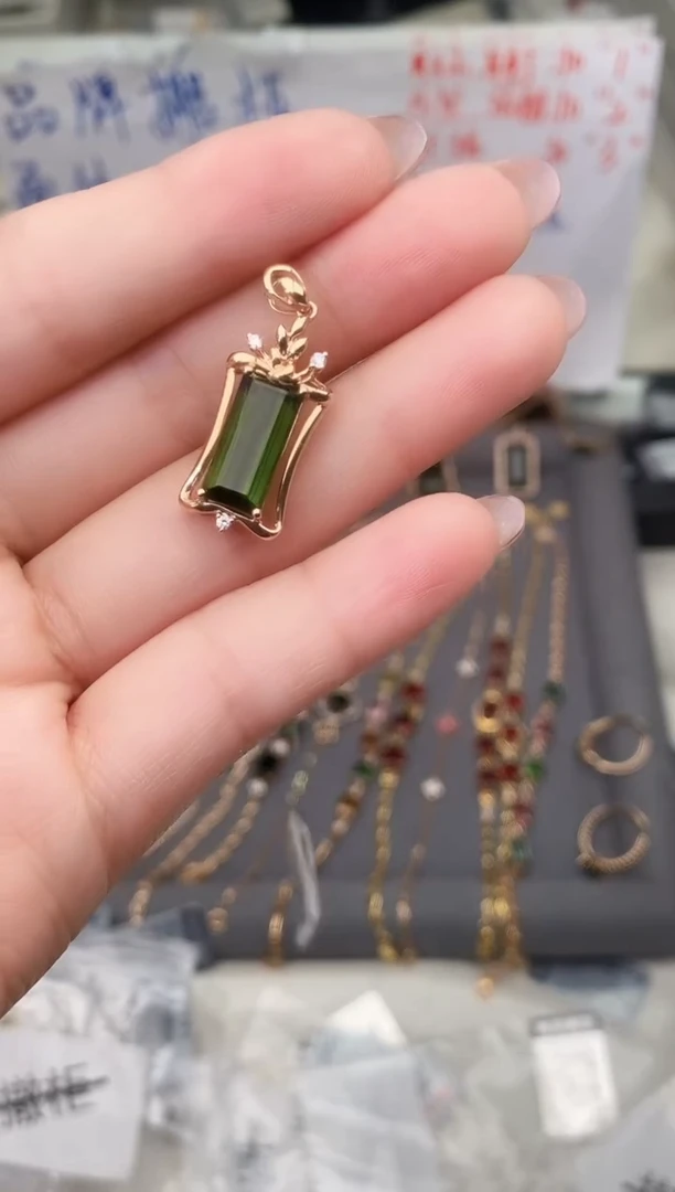 颈饰18K金镶嵌碧玺--专柜--