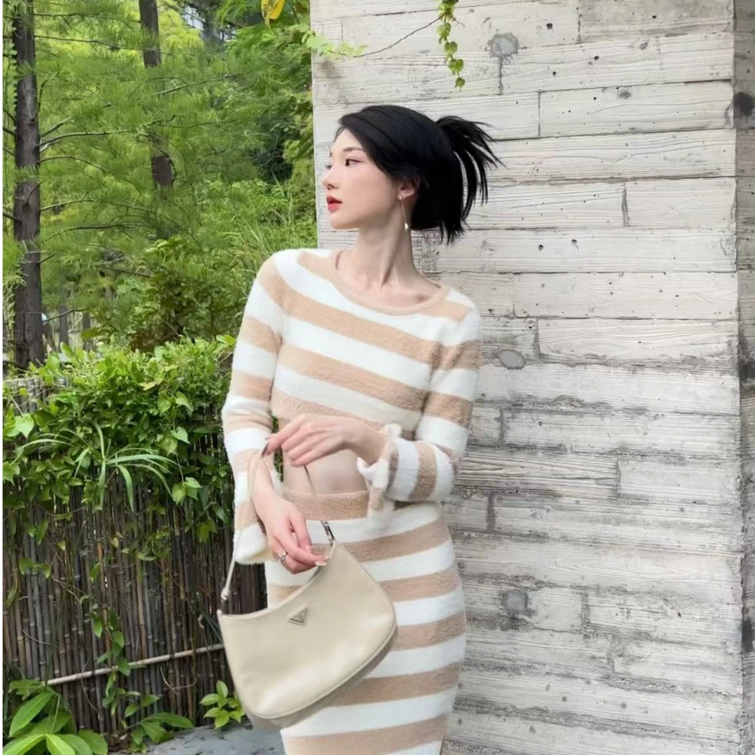 95新 Prada/普拉达  展会外场！米白色漆皮hobo包