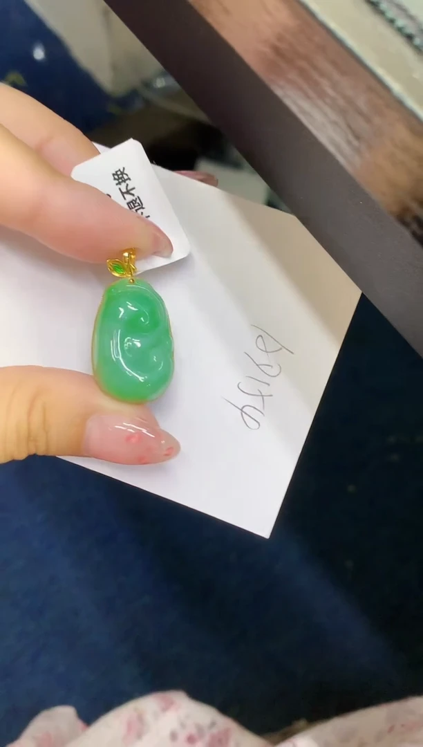 翡翠18K金镶嵌颈饰缅甸天然翡翠A货