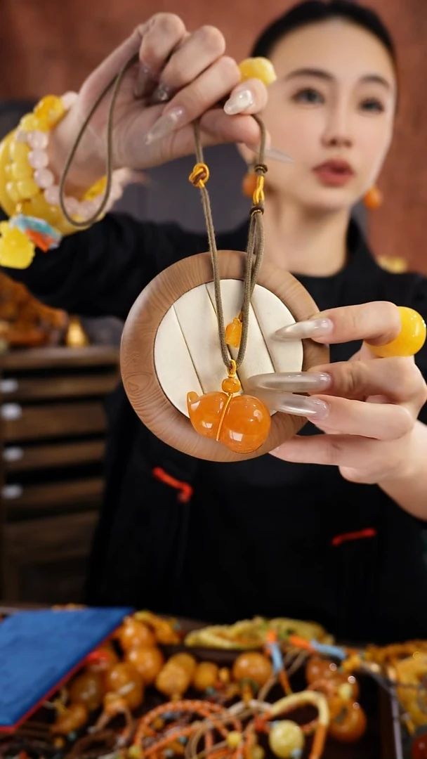 琥珀颈饰未镶嵌惟*颈饰