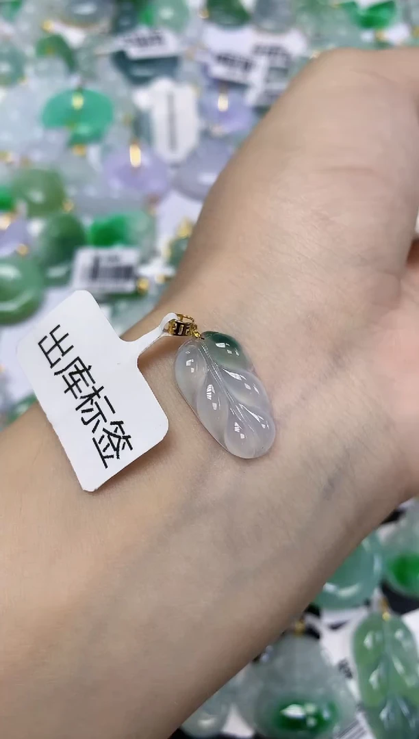 翡翠18K金镶嵌颈饰天然缅甸翡翠A货