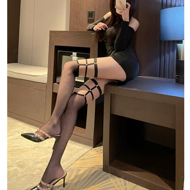 性感吊带丝袜暗黑朋克黑丝网红过膝袜镂空渔网袜长筒性感美腿火辣