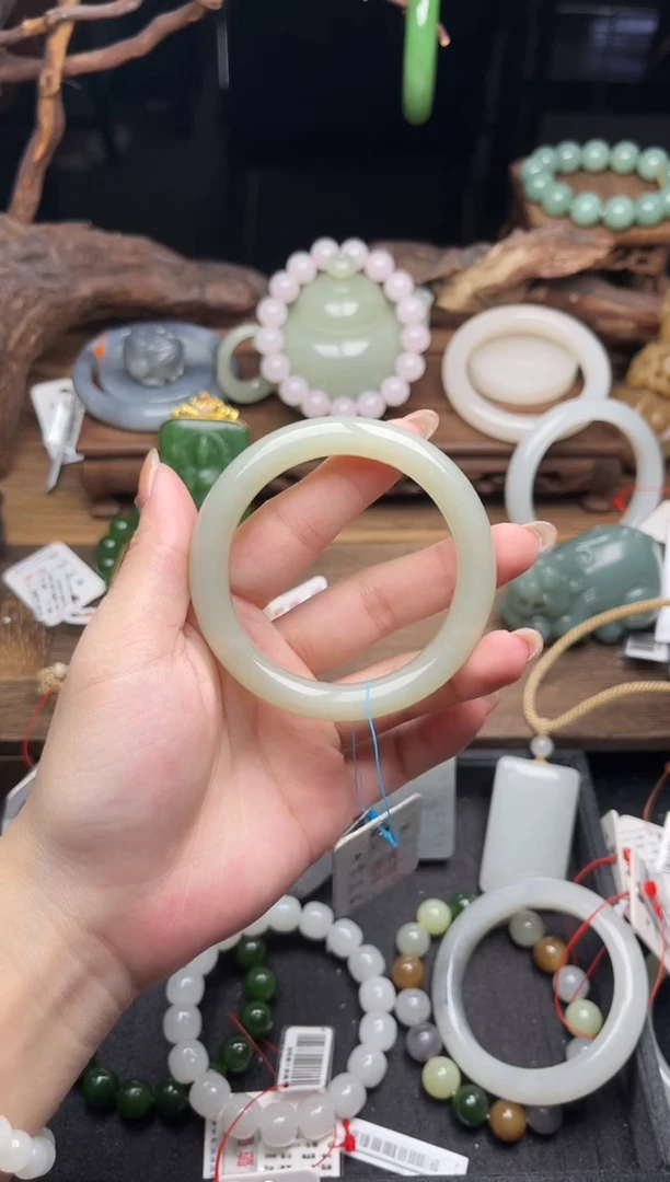 未镶嵌手镯和田玉且末青白 55圈9011958