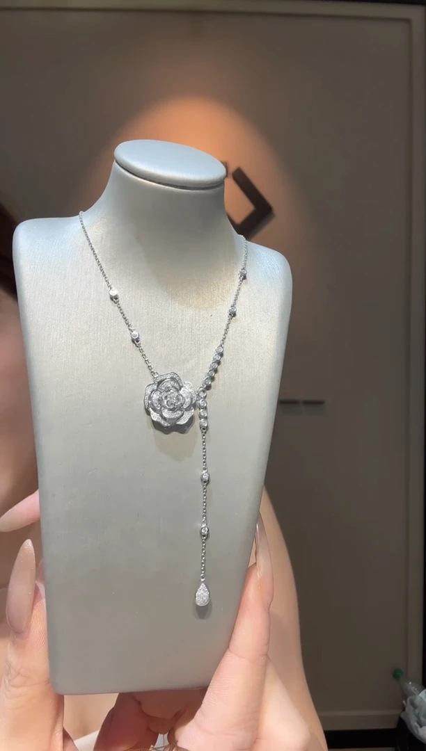 项链18K金镶嵌钻石N866914 Y字山茶花项链 多样性