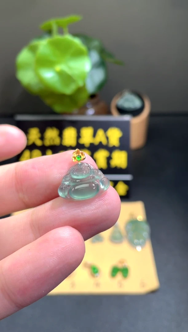 颈饰18K金镶嵌翡翠翡翠A货